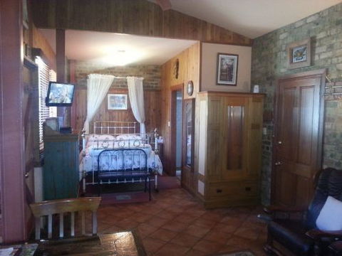 Eagle Foundry B & B - Accommodation Guide 4