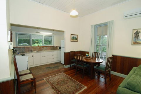 Fernridge Farm Cottage - Accommodation Asia 5