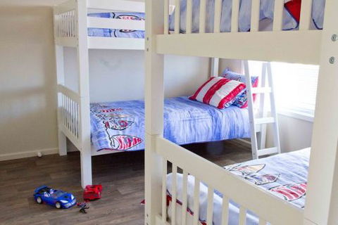 Coral Sands Luxury Beach House - Accommodation Guide 5