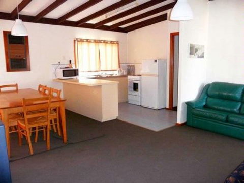 Lancelin Accommodation Service - Accommodation Guide 8