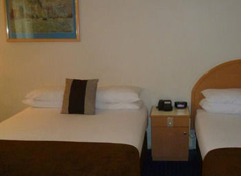 Quality Hotel Manor - Accommodation Guide 9