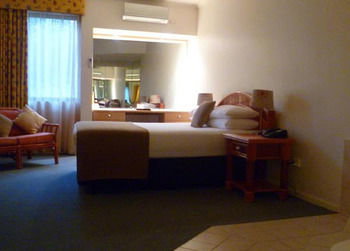 Quality Hotel Manor - Accommodation Guide 13