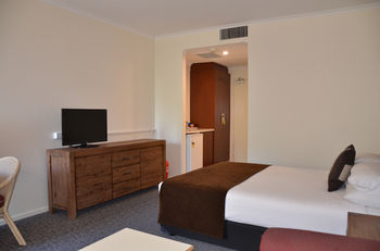 Quality Hotel Manor - Accommodation Guide 16