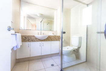 Peninsular Beachfront Resort - Accommodation China 8