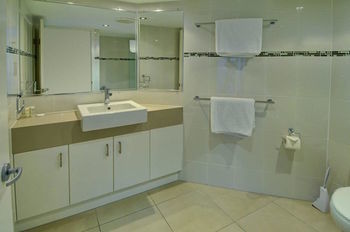 Peninsular Beachfront Resort - Accommodation China 9