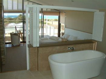 Caves Beachside Hotel - Accommodation Asia 7