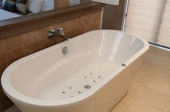 Caves Beachside Hotel - Accommodation Asia 8