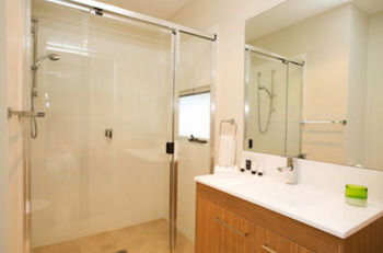 Caves Beachside Hotel - Accommodation Asia 9