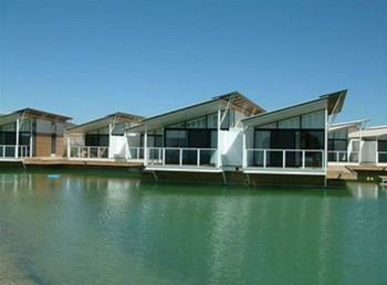 Caves Beachside Hotel - Accommodation Asia 21