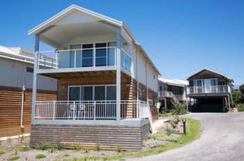 Caves Beachside Hotel - Accommodation Asia 24