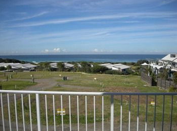 Caves Beachside Hotel - Accommodation Asia 29