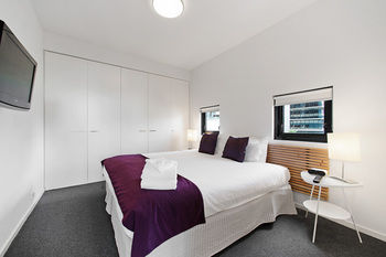 Docklands Private Collection Of Apartments - NewQuay - Accommodation Asia 11