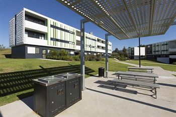 Western Sydney University Village-Campbelltown Campus - Accommodation Guide 2