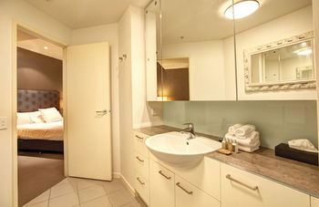 ACD Apartments - Accommodation Guide 5