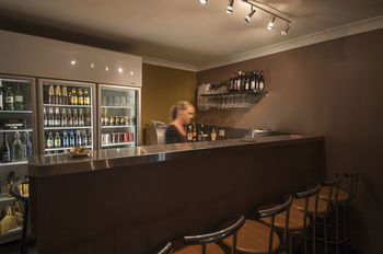 Colonial Terrace Motor Inn - Accommodation Guide 4