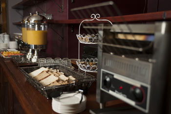 Colonial Terrace Motor Inn - Accommodation Guide 9