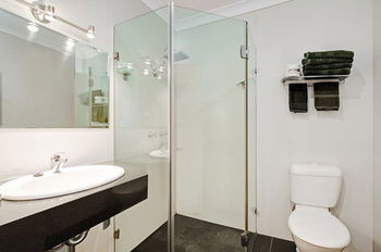 Colonial Terrace Motor Inn - Accommodation Guide 15