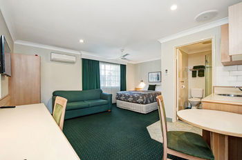 Colonial Terrace Motor Inn - Accommodation Guide 26