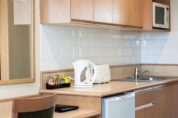 Colonial Terrace Motor Inn - Accommodation Guide 48