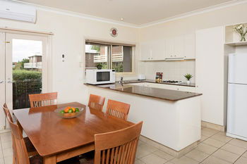 Apartments @ Kew Walpole Gardens - Kew Serviced Townhouses - Accommodation China 9