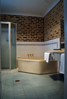 Airport Motel Sir Francis Drake - Accommodation Asia 7