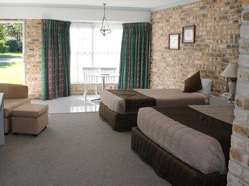 Airport Motel Sir Francis Drake - Accommodation Asia 13