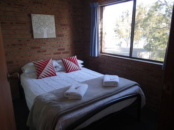 Dungowan Waterfront Apartments - Accommodation China 13