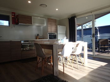Dungowan Waterfront Apartments - Accommodation China 238