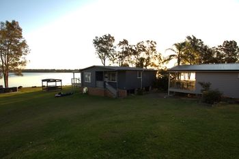 Dungowan Waterfront Apartments - Accommodation China 245