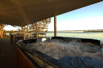 Dungowan Waterfront Apartments - Accommodation China 250