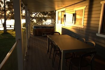 Dungowan Waterfront Apartments - Accommodation China 252