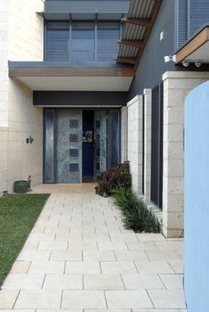 By The Beach B&B And Apartments - Accommodation China 4