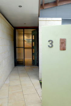 By The Beach B&B And Apartments - Accommodation China 7