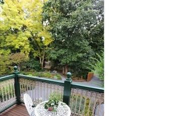 Mary Card's Coach House - Accommodation Asia 1