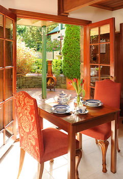 Mary Card's Coach House - Accommodation Asia 6