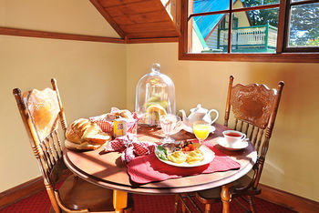 Mary Card's Coach House - Accommodation Asia 11