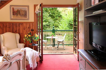 Mary Card's Coach House - Accommodation Asia 12