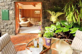 Mary Card's Coach House - Accommodation Asia 13