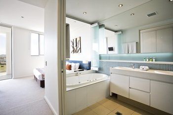 White Shells Luxury Apartments - Accommodation Asia 11