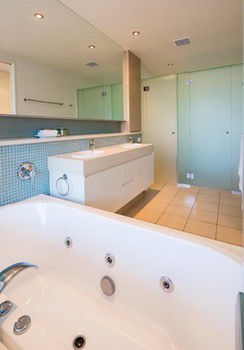 White Shells Luxury Apartments - Accommodation Asia 36
