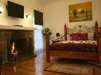 Tudor Cottages Mt Dandenong - Accommodation Guide 3