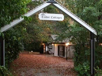 Tudor Cottages Mt Dandenong - Accommodation Guide 4