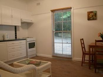 Tudor Cottages Mt Dandenong - Accommodation Guide 6