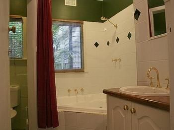 Tudor Cottages Mt Dandenong - Accommodation Guide 7