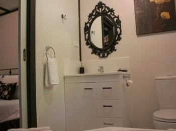 Tudor Cottages Mt Dandenong - Accommodation Guide 8