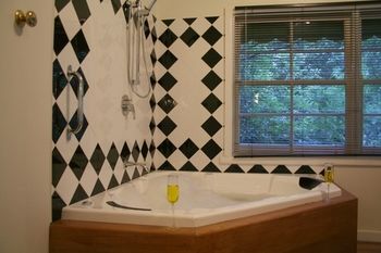 Tudor Cottages Mt Dandenong - Accommodation Guide 14