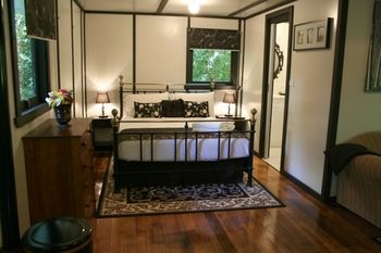 Tudor Cottages Mt Dandenong - Accommodation Guide 17