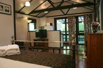 Tudor Cottages Mt Dandenong - Accommodation Guide 19
