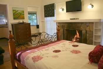 Tudor Cottages Mt Dandenong - Accommodation Guide 20