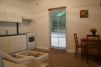 Tudor Cottages Mt Dandenong - Accommodation Guide 26
